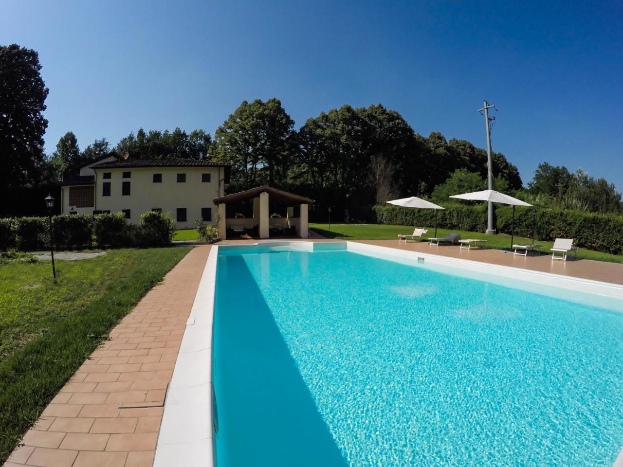Casale La Fata -Tipico Toscano Immerso Nelle Colline Tra Lucca E Versilia, 6 Appartamenti Indipendenti 卡麦奥雷 外观 照片
