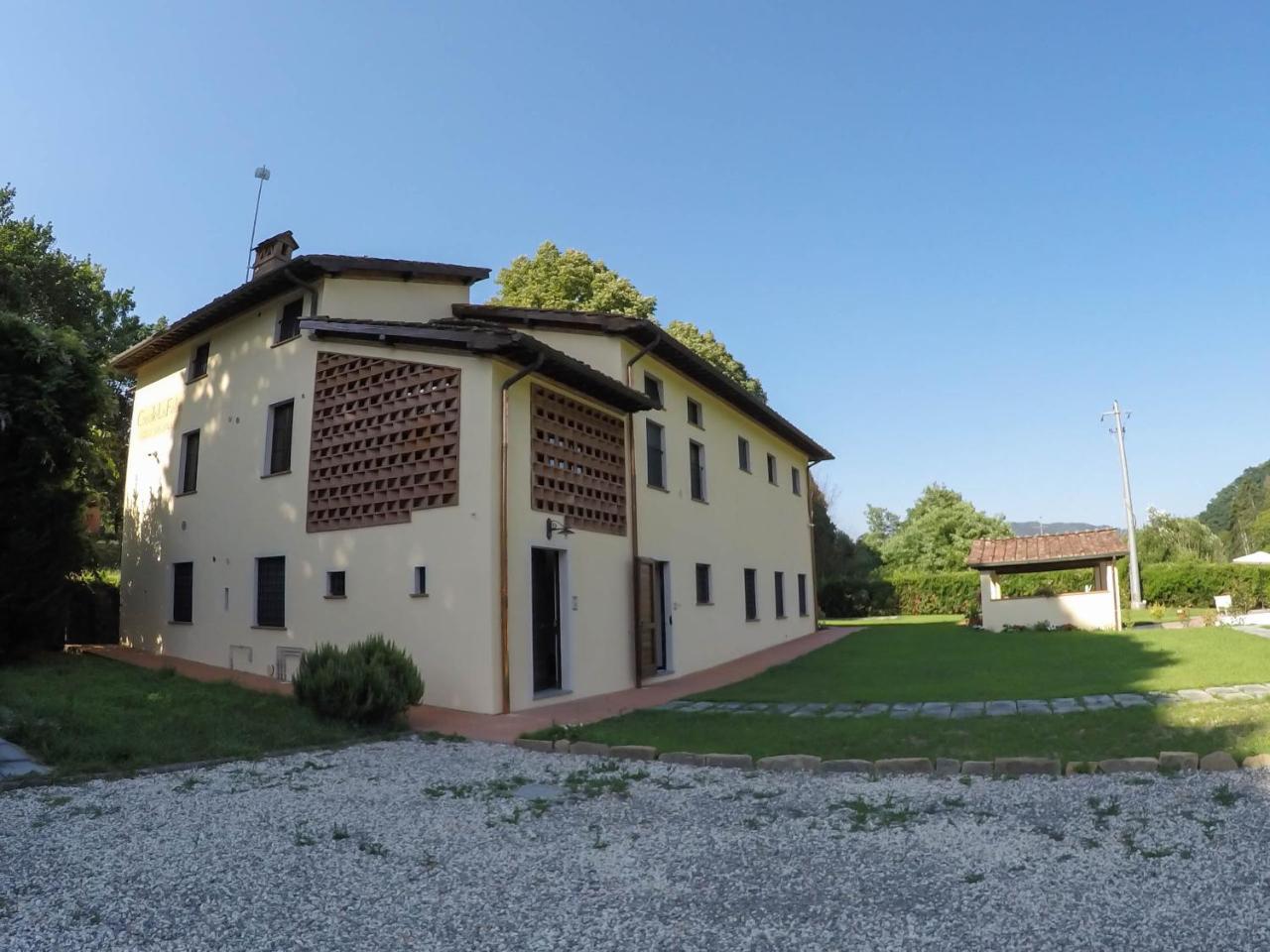 Casale La Fata -Tipico Toscano Immerso Nelle Colline Tra Lucca E Versilia, 6 Appartamenti Indipendenti 卡麦奥雷 外观 照片